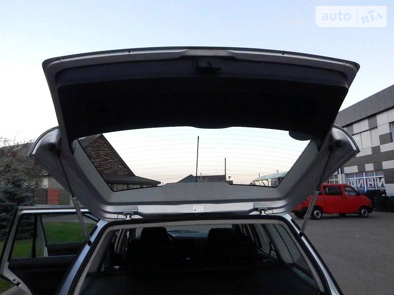 Універсал Volkswagen Golf 2002 в Сарнах