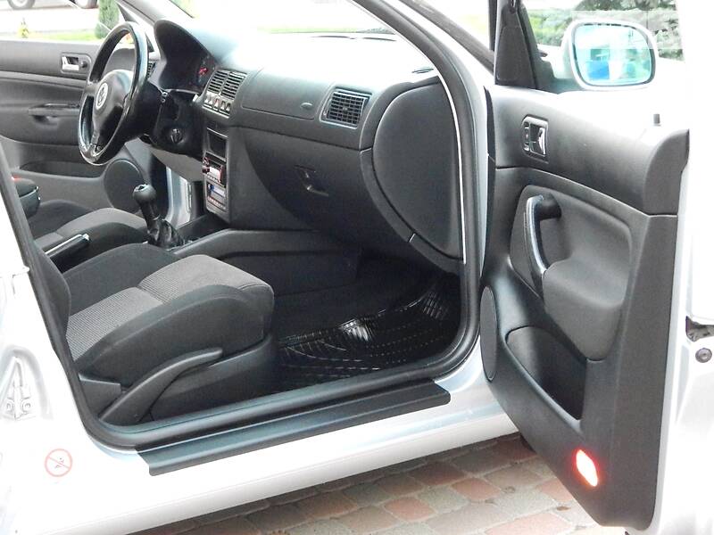 Універсал Volkswagen Golf 2002 в Сарнах