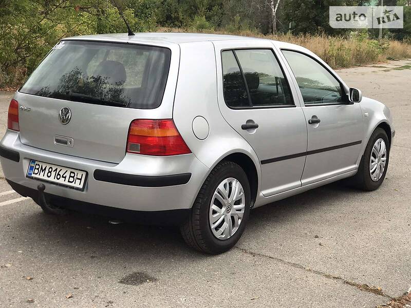 Хетчбек Volkswagen Golf 2001 в Сумах