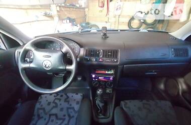 Хэтчбек Volkswagen Golf 1999 в Богуславе