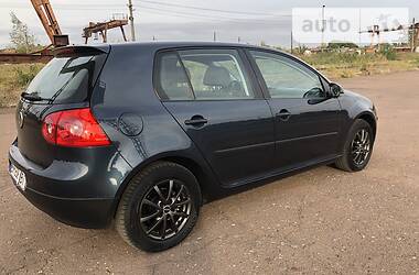 Хетчбек Volkswagen Golf 2004 в 