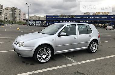 Хэтчбек Volkswagen Golf 2003 в Киеве