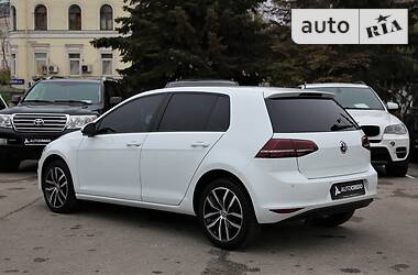 Хэтчбек Volkswagen Golf 2015 в 