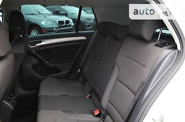 Хэтчбек Volkswagen Golf 2015 в 