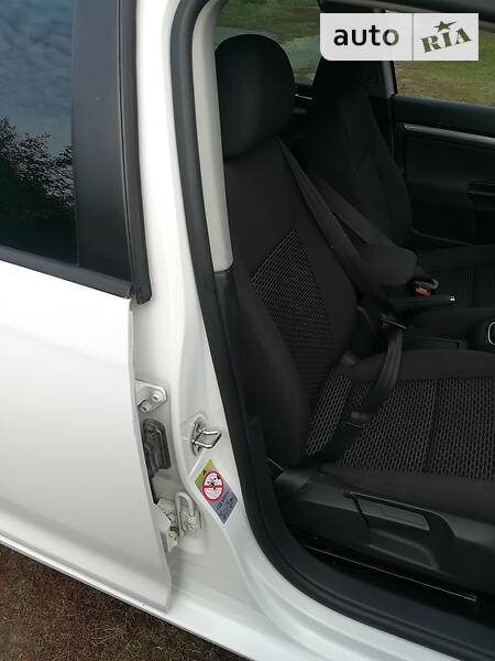 Универсал Volkswagen Golf 2012 в Глухове