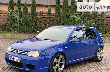 Хетчбек Volkswagen Golf 2001 в 