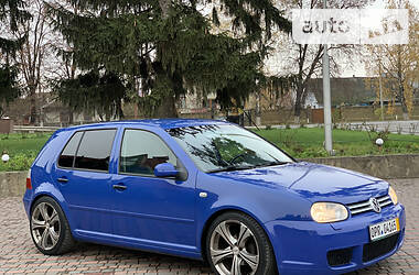 Хетчбек Volkswagen Golf 2001 в 