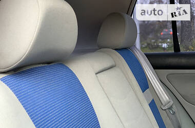 Хетчбек Volkswagen Golf 2001 в 