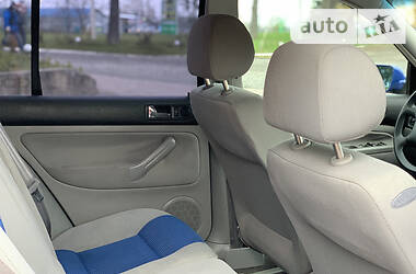 Хетчбек Volkswagen Golf 2001 в 
