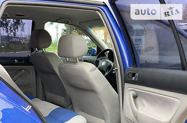 Хетчбек Volkswagen Golf 2001 в 