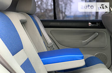 Хетчбек Volkswagen Golf 2001 в 