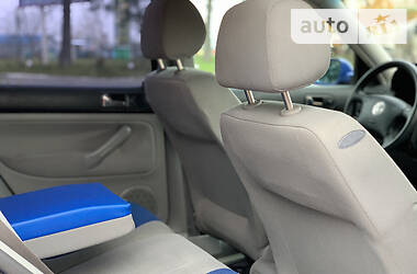 Хетчбек Volkswagen Golf 2001 в 