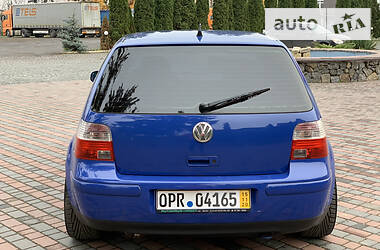 Хетчбек Volkswagen Golf 2001 в 