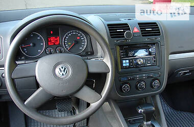 Хэтчбек Volkswagen Golf 2005 в Ровно