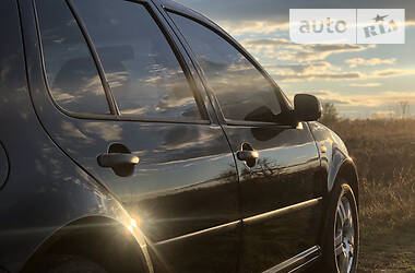 Хэтчбек Volkswagen Golf 2003 в 