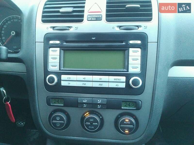 Хэтчбек Volkswagen Golf 2008 в Ровно