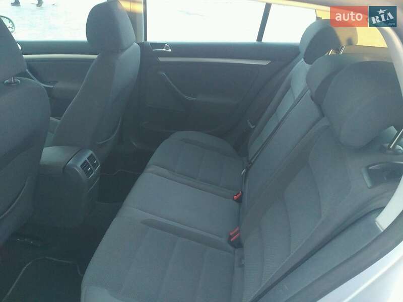 Хэтчбек Volkswagen Golf 2008 в Ровно