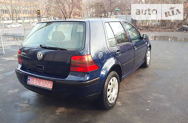 Хэтчбек Volkswagen Golf 2002 в Одессе