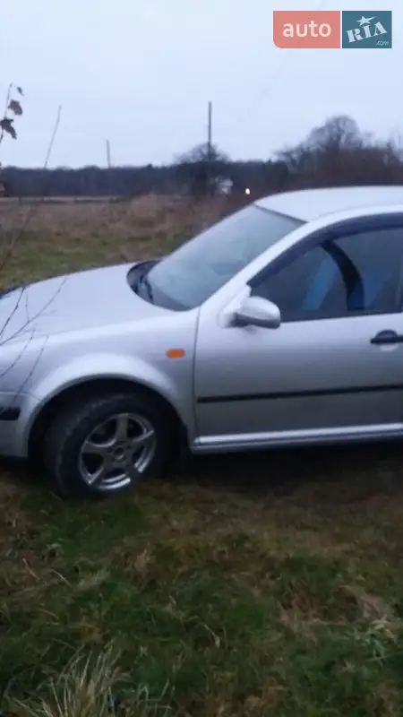 Хетчбек Volkswagen Golf 1999 в 