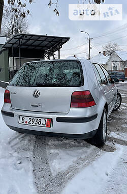 Хэтчбек Volkswagen Golf 2000 в Сваляве