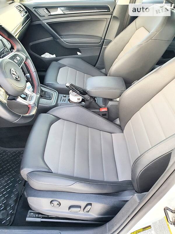 Універсал Volkswagen Golf 2015 в Хмельницькому