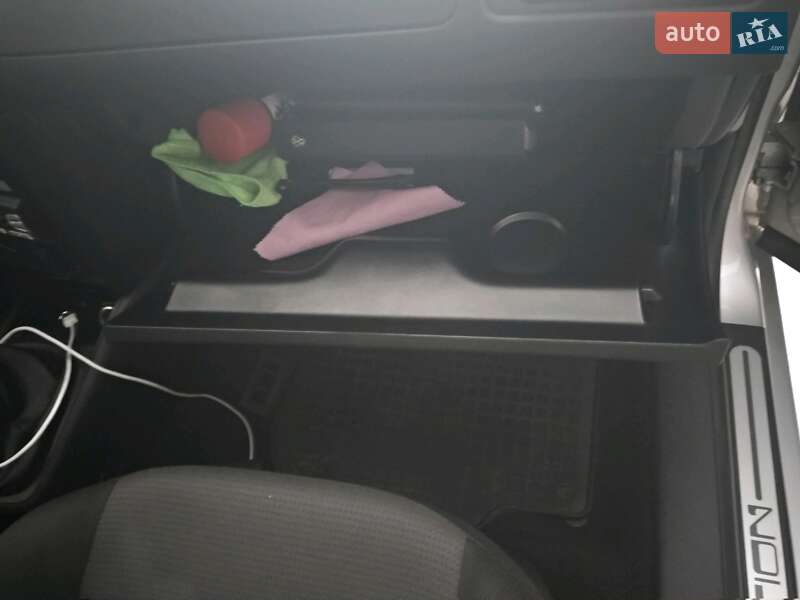 Хетчбек Volkswagen Golf 2001 в Івано-Франківську