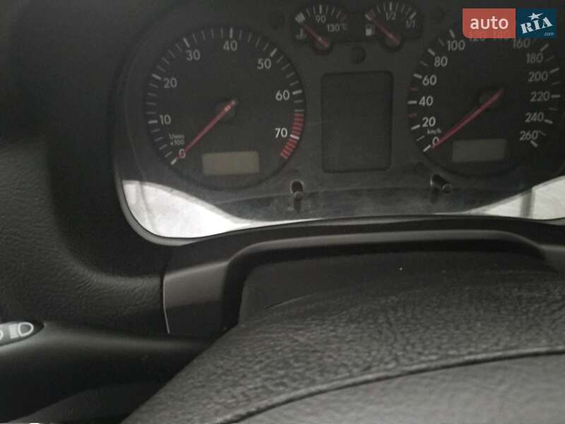 Хетчбек Volkswagen Golf 2001 в Івано-Франківську