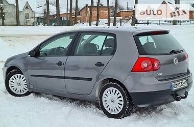 Хэтчбек Volkswagen Golf 2005 в Самборе