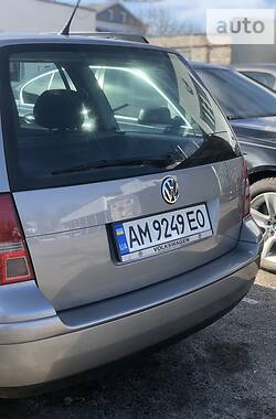 Універсал Volkswagen Golf 2003 в Житомирі