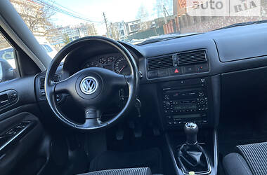 Хэтчбек Volkswagen Golf 2001 в Киеве