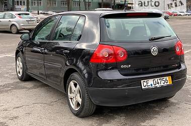 Хэтчбек Volkswagen Golf 2005 в Ровно