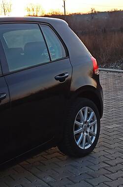 Хетчбек Volkswagen Golf 2009 в 
