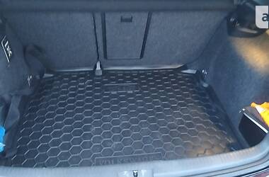 Хетчбек Volkswagen Golf 2009 в 
