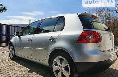 Хэтчбек Volkswagen Golf 2008 в Сваляве