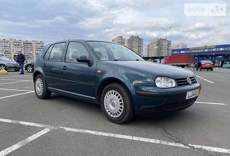 Хэтчбек Volkswagen Golf 2002 в Киеве