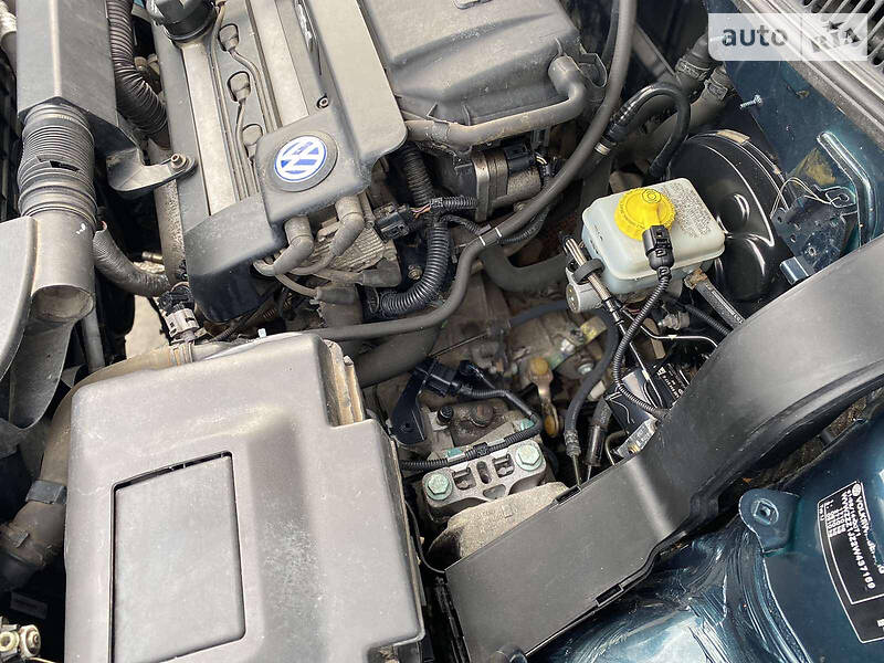 Хэтчбек Volkswagen Golf 2002 в Киеве