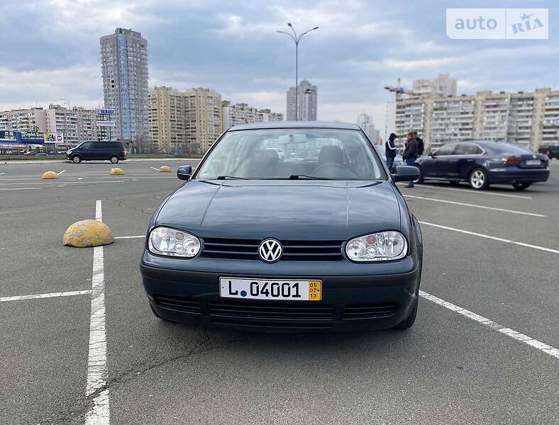Хэтчбек Volkswagen Golf 2002 в Киеве