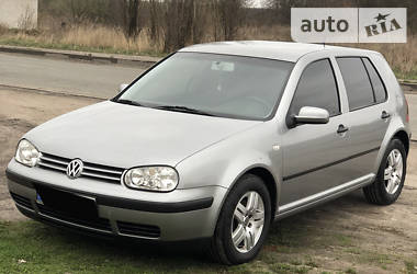 Хэтчбек Volkswagen Golf 2002 в Киеве