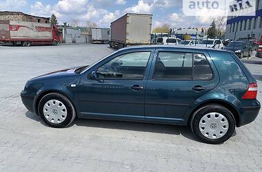 Хэтчбек Volkswagen Golf 2003 в Черновцах