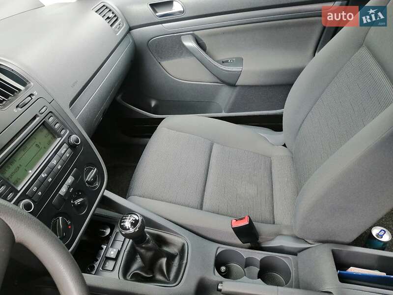 Хетчбек Volkswagen Golf 2004 в Черкасах