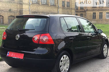 Хэтчбек Volkswagen Golf 2004 в 