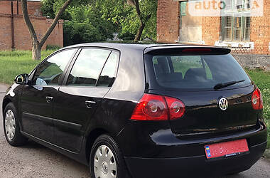 Хэтчбек Volkswagen Golf 2004 в 