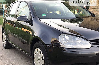 Хэтчбек Volkswagen Golf 2004 в 