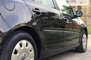 Хэтчбек Volkswagen Golf 2004 в 