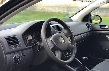 Хэтчбек Volkswagen Golf 2004 в 