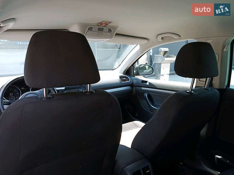 Универсал Volkswagen Golf 2010 в Черновцах