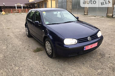 Хэтчбек Volkswagen Golf 2002 в Черновцах