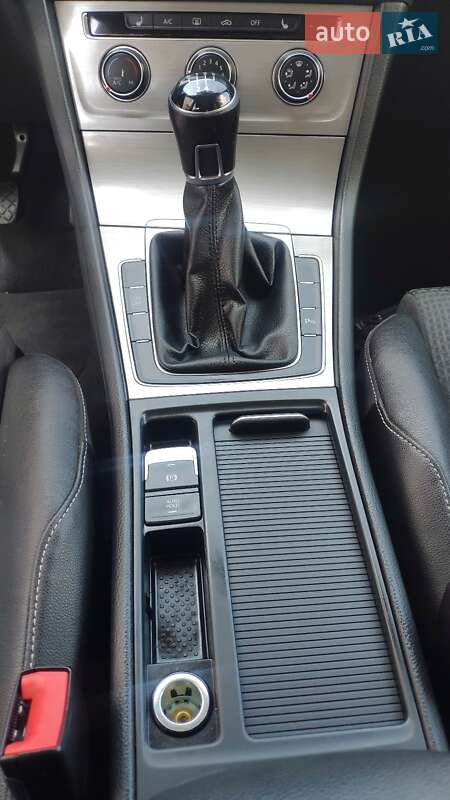 Універсал Volkswagen Golf 2016 в Чернівцях