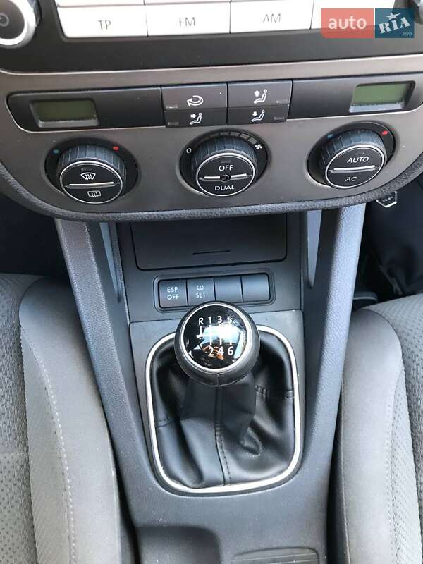 Хэтчбек Volkswagen Golf 2008 в Ровно