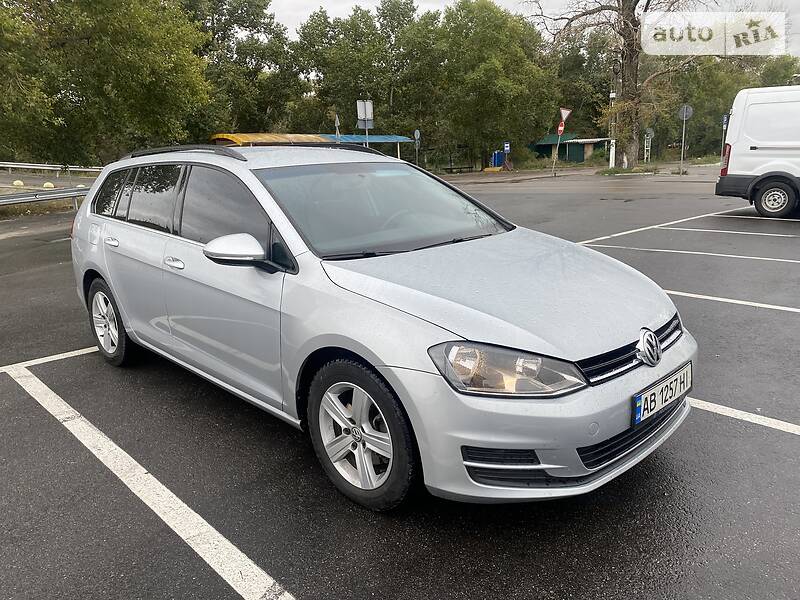 Універсал Volkswagen Golf 2015 в Києві